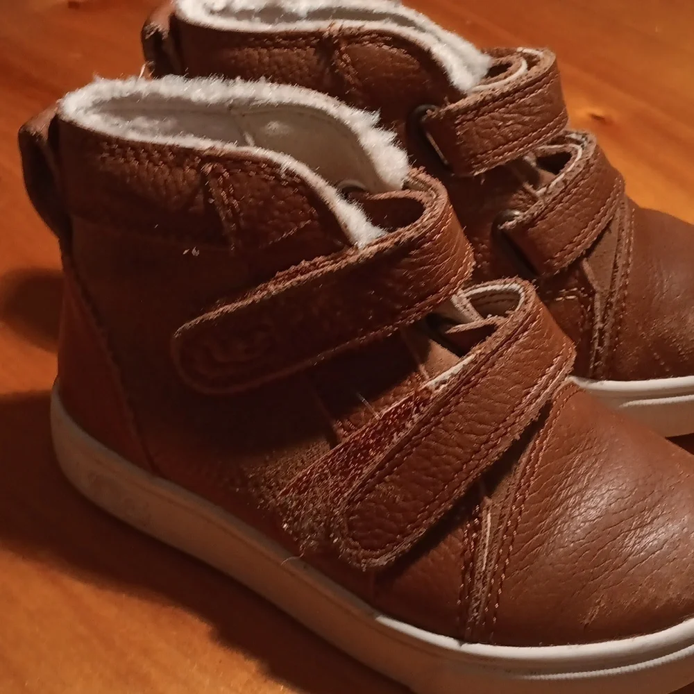 UGG Brown Leather Boots with Moccasin Stitching Toddler Size 8